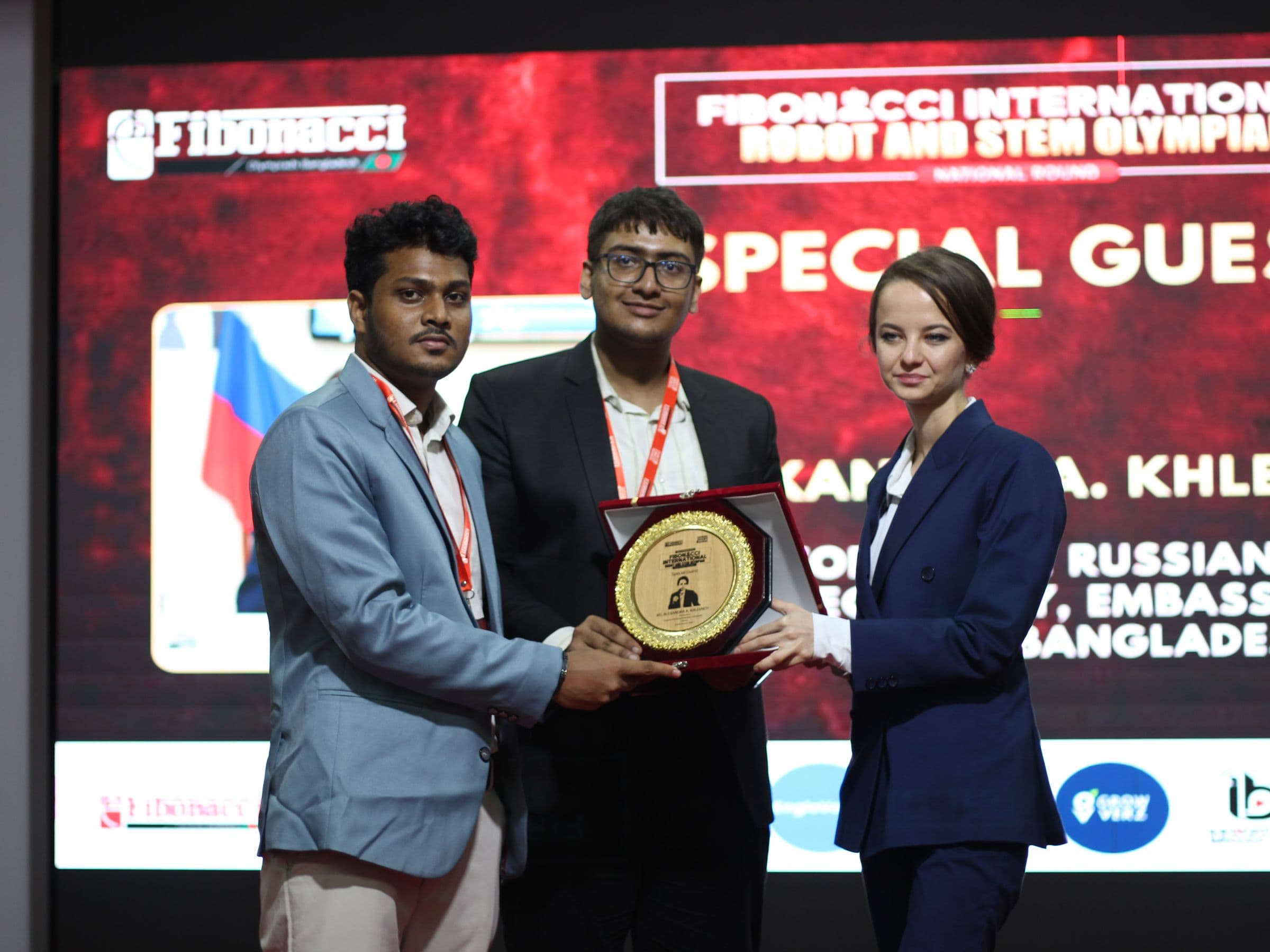 Honouring a guest from the Russian Embassy at the FIRSO award ceremony